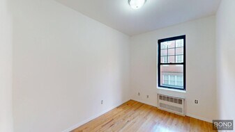 240 Waverly Pl in New York, NY - Building Photo