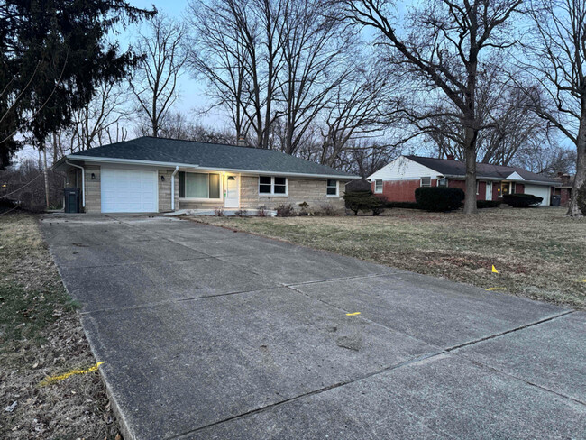 property at 1400 E Hanna Ave