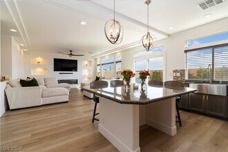 9758 Hawk Crest St in Las Vegas, NV - Building Photo - Building Photo