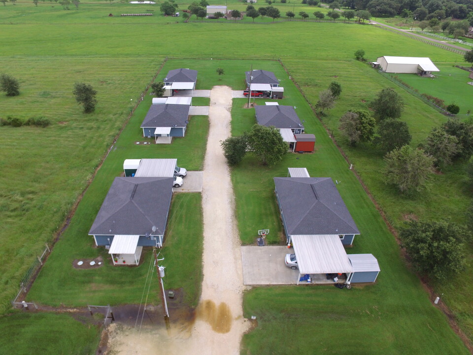 House H - 1252 Chace Rd. in Winnie, TX - Foto de edificio