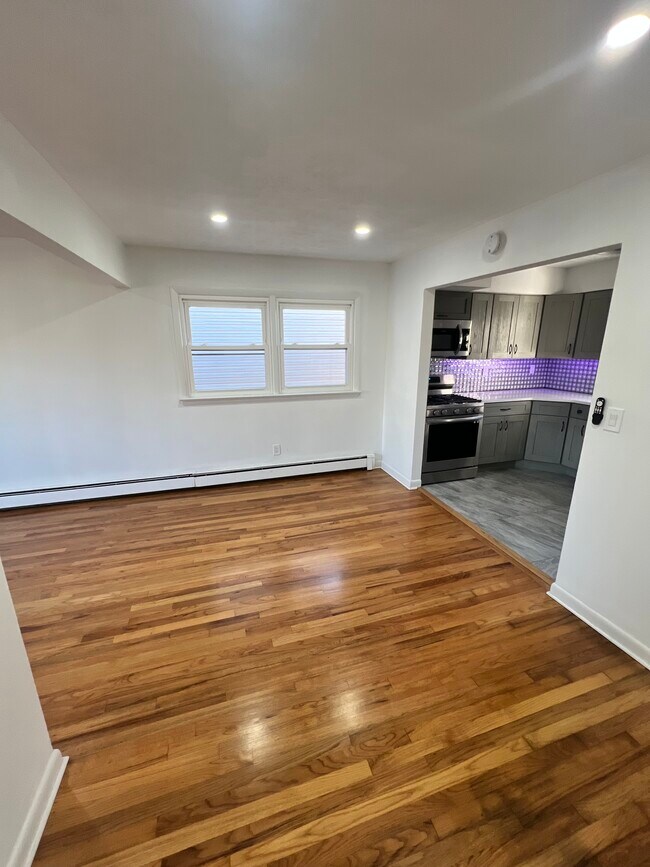 707 Cedar St in Lyndhurst, NJ - Building Photo - Building Photo