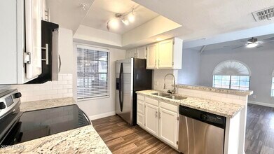 1211 N Miller Rd in Scottsdale, AZ - Building Photo - Building Photo