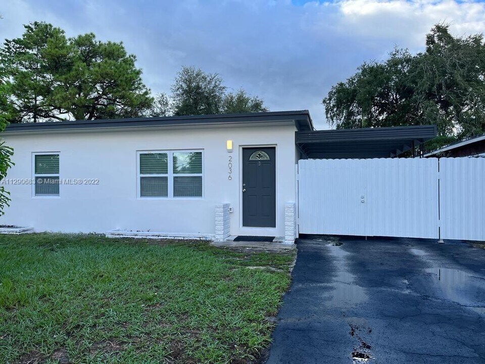 2036 NW 97th St in Miami, FL - Building Photo