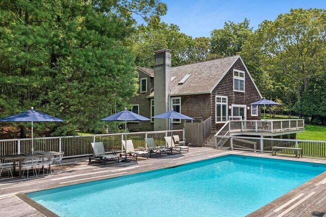 12 Lantern Ln in East Hampton, NY - Building Photo - Building Photo
