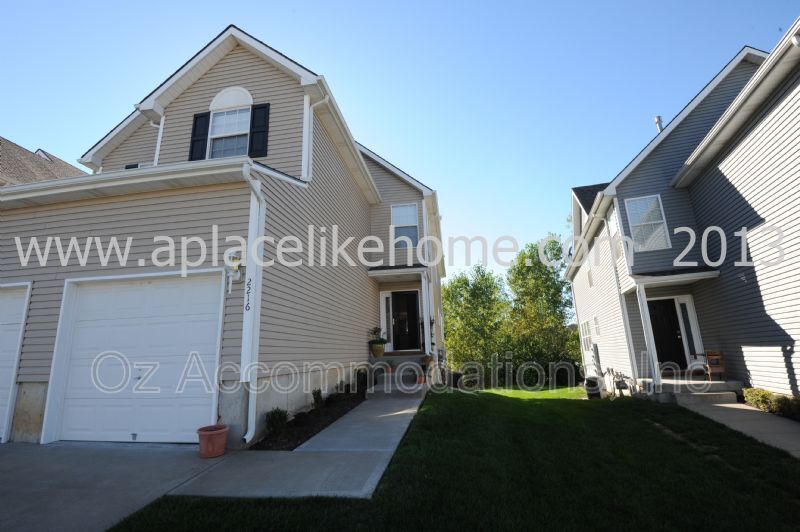 2216 SW Rambling Vine Rd in Lee's Summit, MO - Building Photo