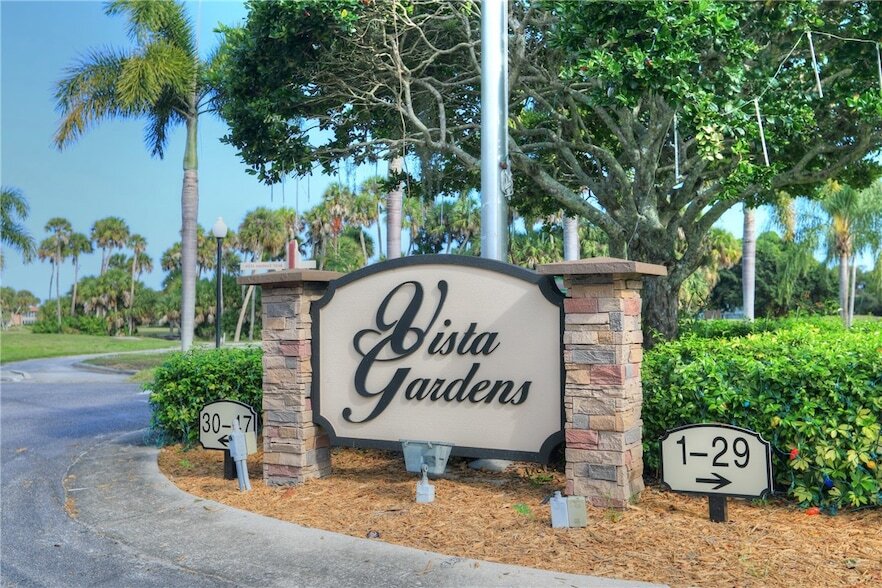 6 Vis Gdns Trl in Vero Beach, FL - Foto de edificio