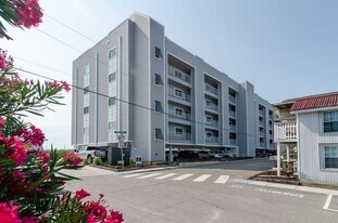 201 Carolina Beach Ave S in Carolina Beach, NC - Building Photo