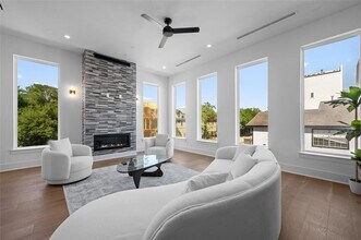 5703 Dolores St in Houston, TX - Building Photo - Building Photo