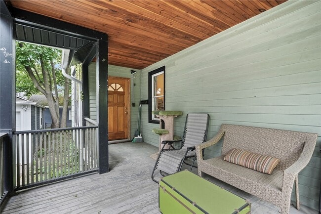 property at 211 S Albany St