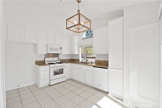 2175 Pacific Ave, Unit C3 in Costa Mesa, CA - Building Photo - Building Photo