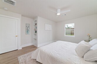 1830 Locksford St in Houston, TX - Building Photo - Building Photo