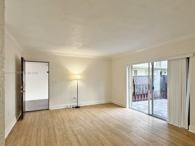 8475 SW 94th St in Miami, FL - Foto de edificio - Building Photo