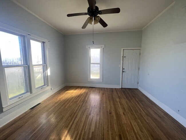 720 Young St in Neosho, MO - Building Photo - Building Photo