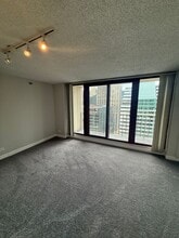 200 N Dearborn St in Chicago, IL - Building Photo - Building Photo