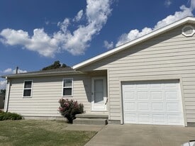 206 W Albro St in Claflin, KS - Building Photo