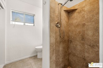 920 E Cottonwood Rd in Palm Springs, CA - Foto de edificio - Building Photo