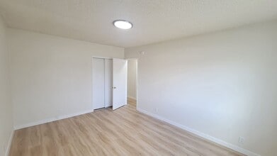 13115 Oxnard St in Los Angeles, CA - Building Photo - Building Photo