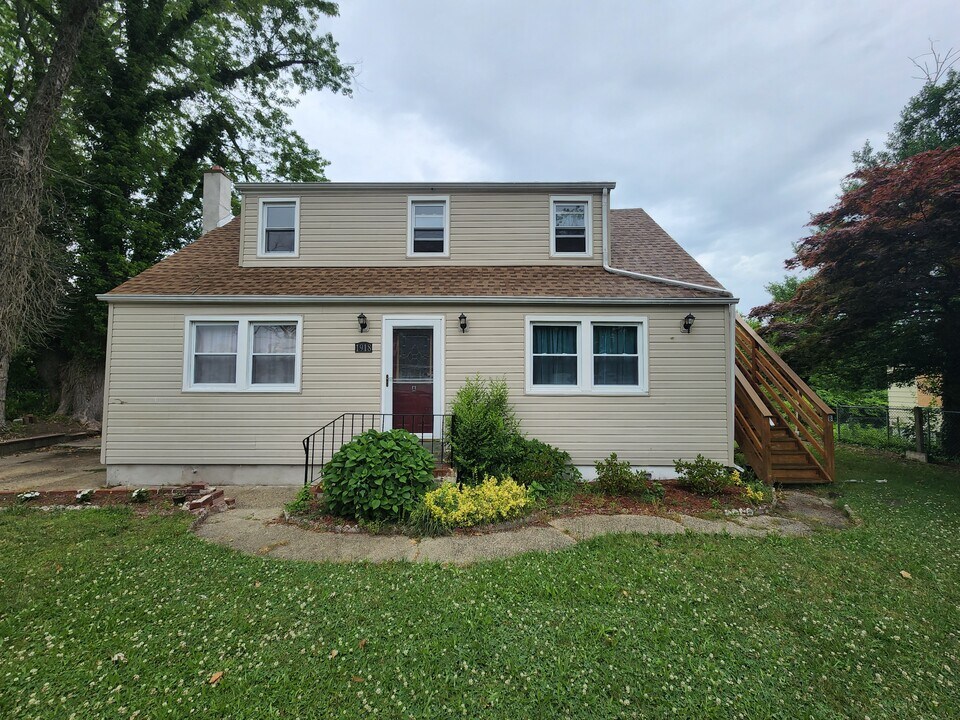 1918 Rosemore Ave, Unit B in Deptford, NJ - Foto de edificio