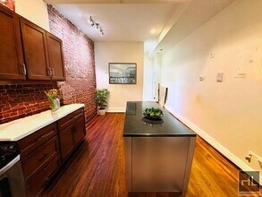 Floor Through 4 Bed/1.5 Bath Penthouse in in New York, NY - Building Photo - Building Photo