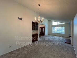 11735 La Tierra Ct in Los Angeles, CA - Foto de edificio - Building Photo