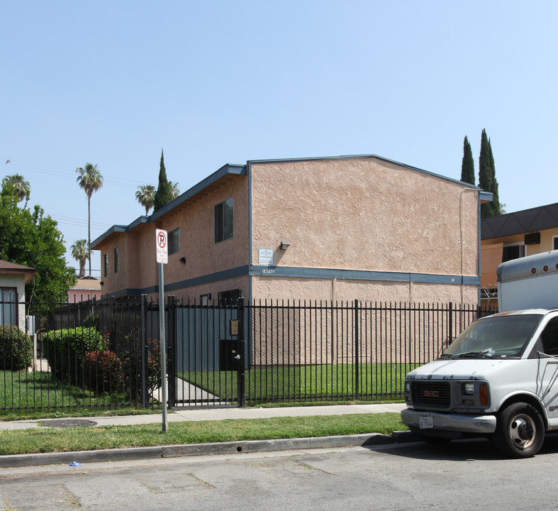 14753 Delano St in Van Nuys, CA - Building Photo