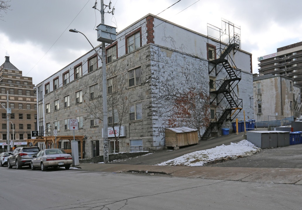 1 Duke St in Hamilton, ON - Building Photo