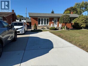 4143 Mt Royal Dr in Windsor, ON - Building Photo - Building Photo