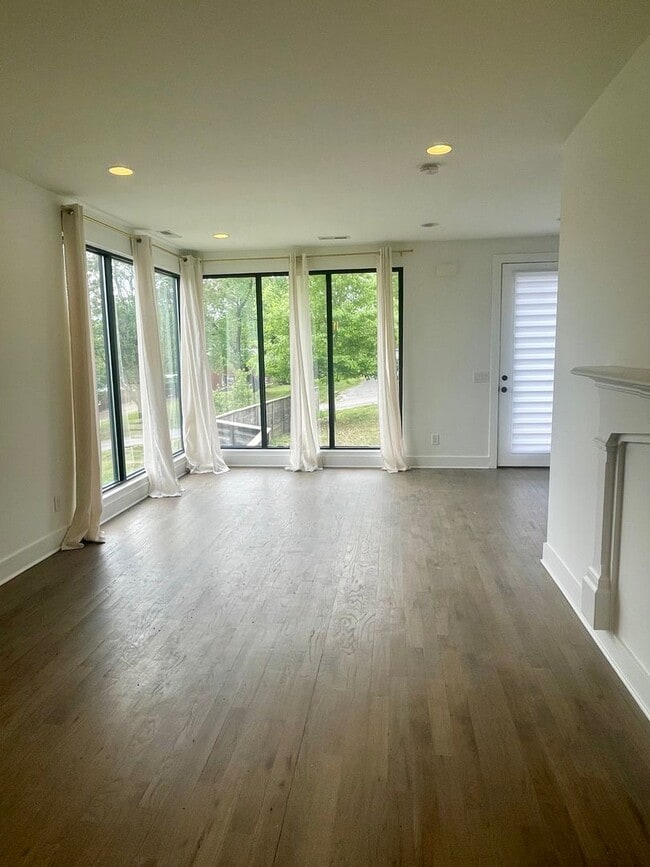 233 Riverside Dr in Nashville, TN - Building Photo - Building Photo