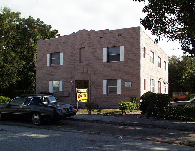 6821 NW 4th Ave in Miami, FL - Foto de edificio - Building Photo