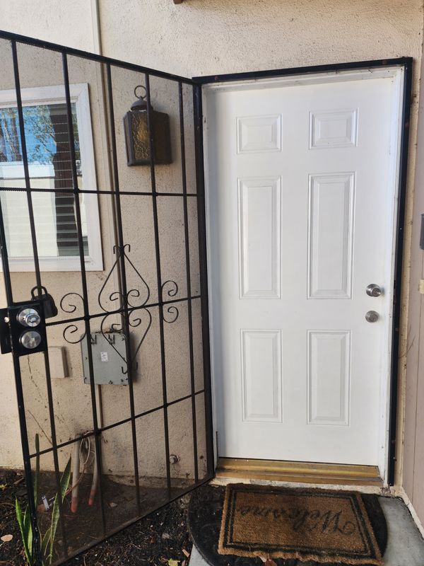 13514 Village Dr in Cerritos, CA - Foto de edificio - Building Photo