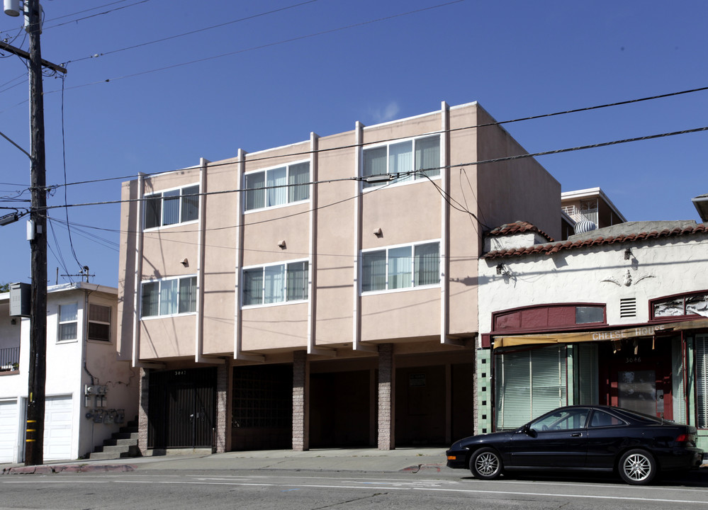 3042 MacArthur Blvd in Oakland, CA - Building Photo