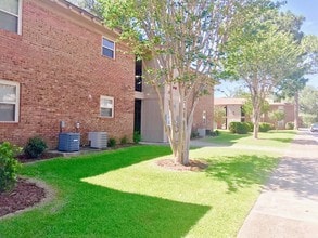 Carriage Hills Apartments in Pensacola, FL - Foto de edificio - Building Photo