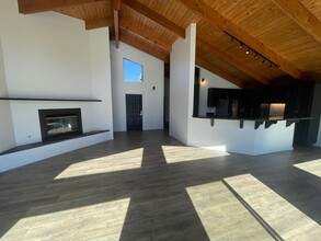 1260 S Ridgemark Dr in Hollister, CA - Building Photo - Building Photo