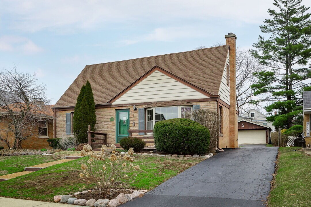 595 S Cedar Ave in Elmhurst, IL - Building Photo