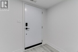 25 Knowles Crescent in Aurora, ON - Building Photo - Building Photo