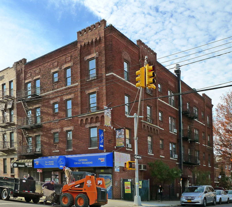 Mayflower in Astoria, NY - Foto de edificio