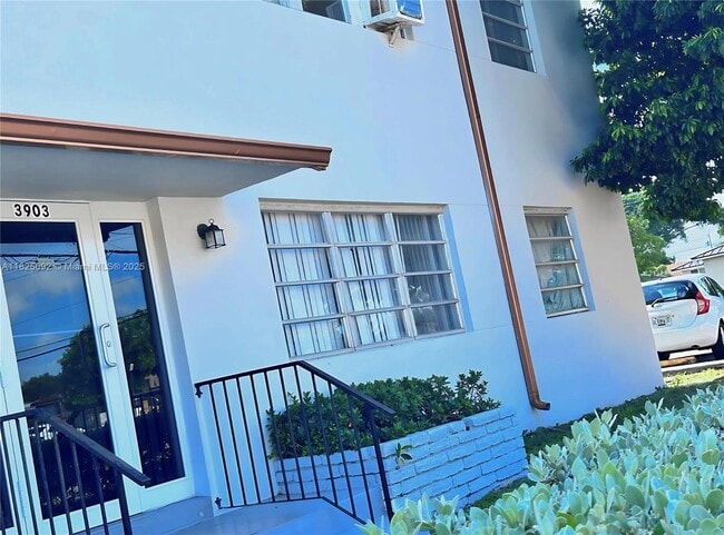 3903 W Flagler St in Miami, FL - Building Photo - Building Photo