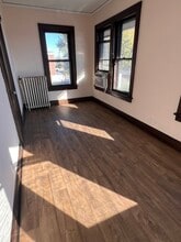 702 N Raynor Ave in Joliet, IL - Foto de edificio - Building Photo