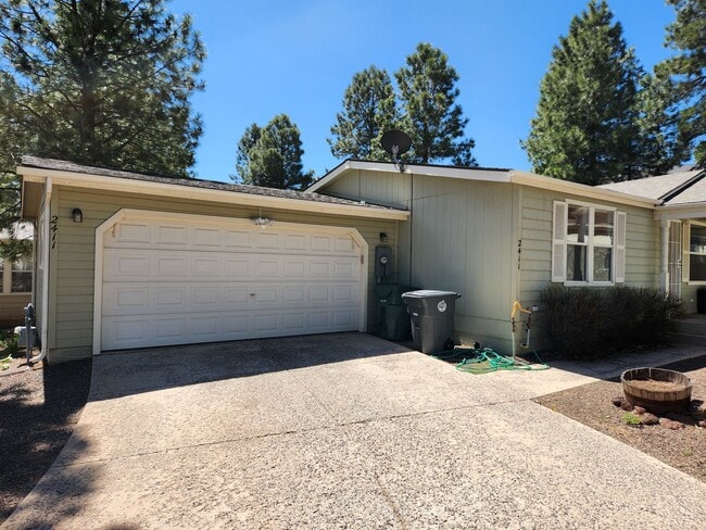 2411 W Rock Island Ave in Flagstaff, AZ - Building Photo - Building Photo