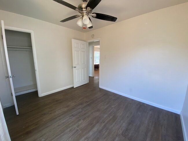 4247 Cartagena Dr in San Diego, CA - Foto de edificio - Building Photo