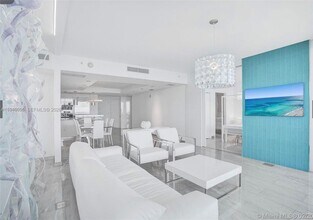 17001 Collins Ave, Unit 4102 in Sunny Isles Beach, FL - Foto de edificio - Building Photo