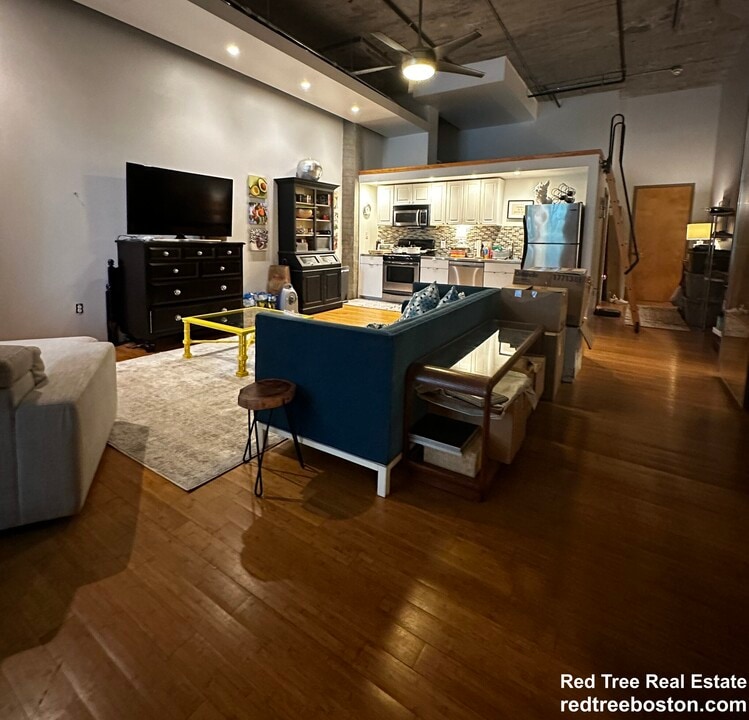 150 Porter St, Unit 3 in Boston, MA - Building Photo