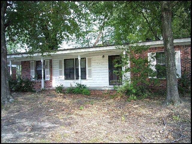 303 Brookside Dr