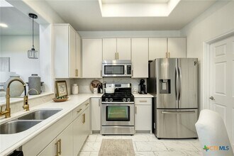 7233 Menchaca Rd in Austin, TX - Building Photo - Building Photo