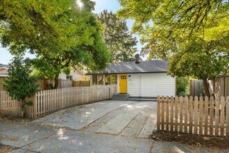 123 Martin Luther King Jr Way in Seattle, WA - Building Photo - Building Photo