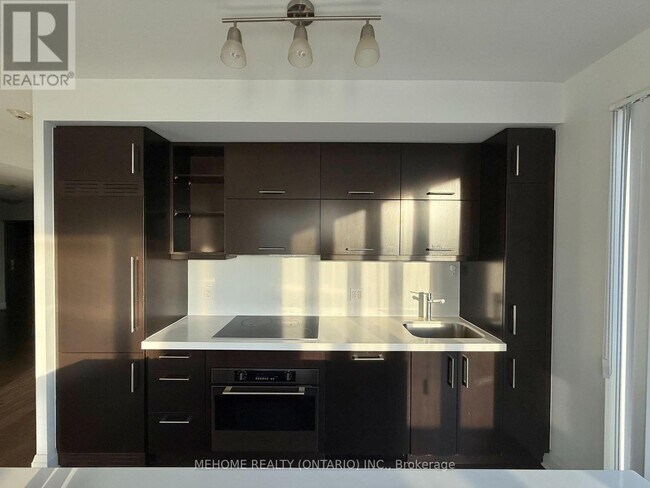 65 St Mary St in Toronto, ON - Building Photo - Building Photo