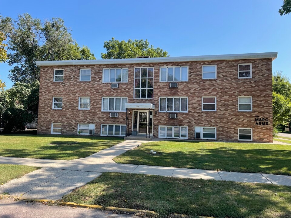 1023 S Jay St in Aberdeen, SD - Building Photo