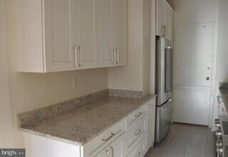 10500 ROCKVILLE PIK in Rockville, MD - Building Photo - Building Photo