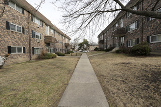 Argyle Park Apartments in Bensenville, IL - Building Photo - Building Photo