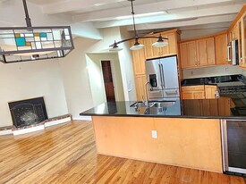 684 Taylor St in Monterey, CA - Building Photo